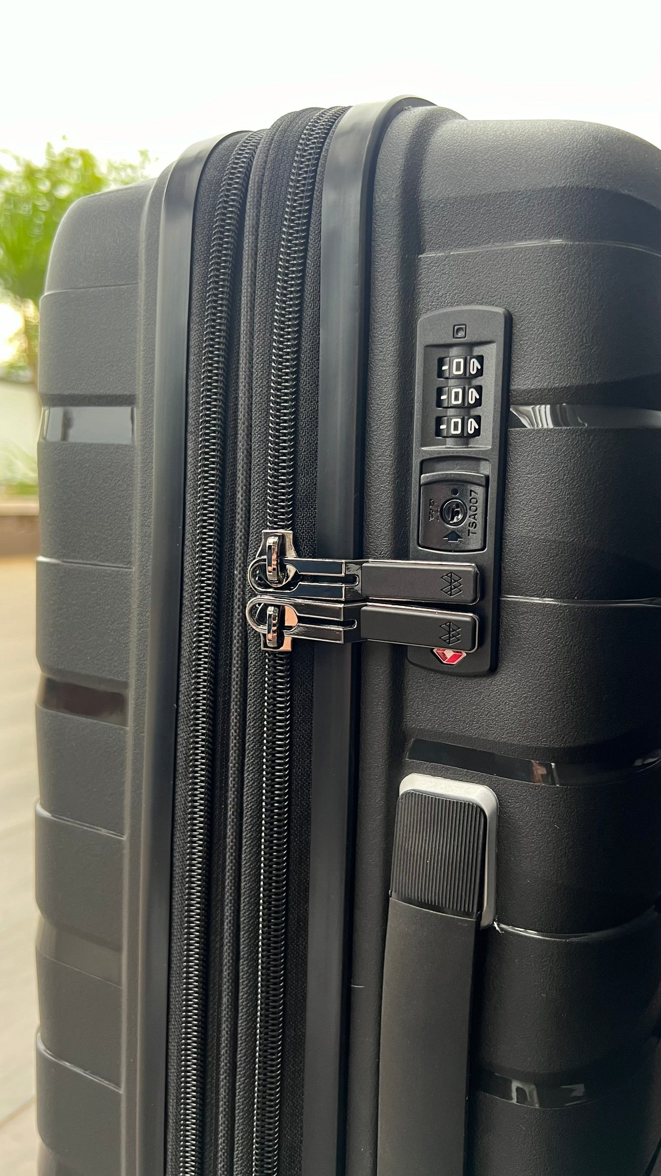 Valiba PP Luggage - 20" - Black