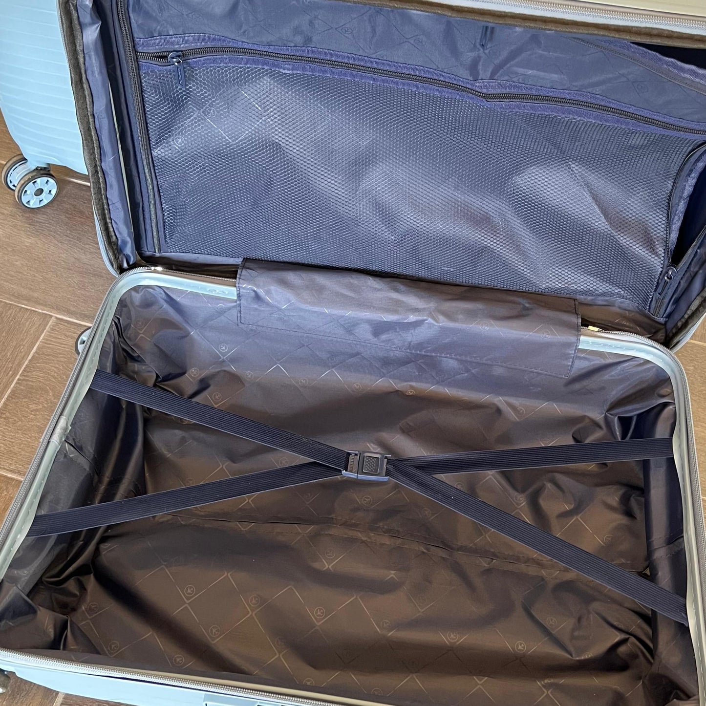 PP Luggage - 28" - Black