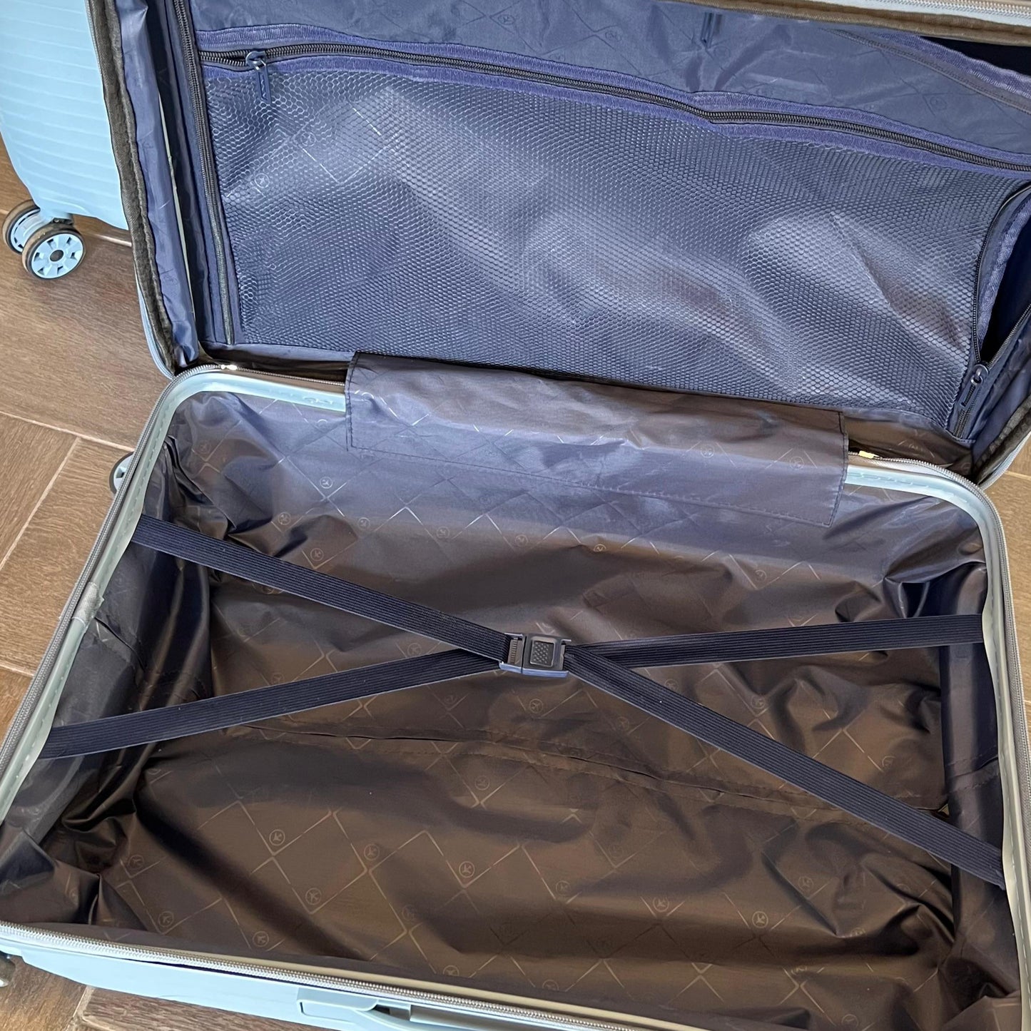 PP Luggage + Cup Holder - 24" - Black