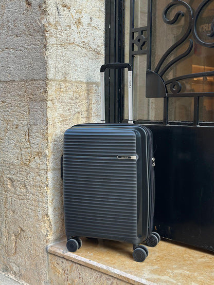 Horizon Luggage - 20" - Black